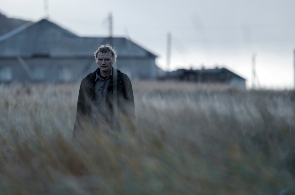 leviathan-2014-003-kolia-in-long-grass